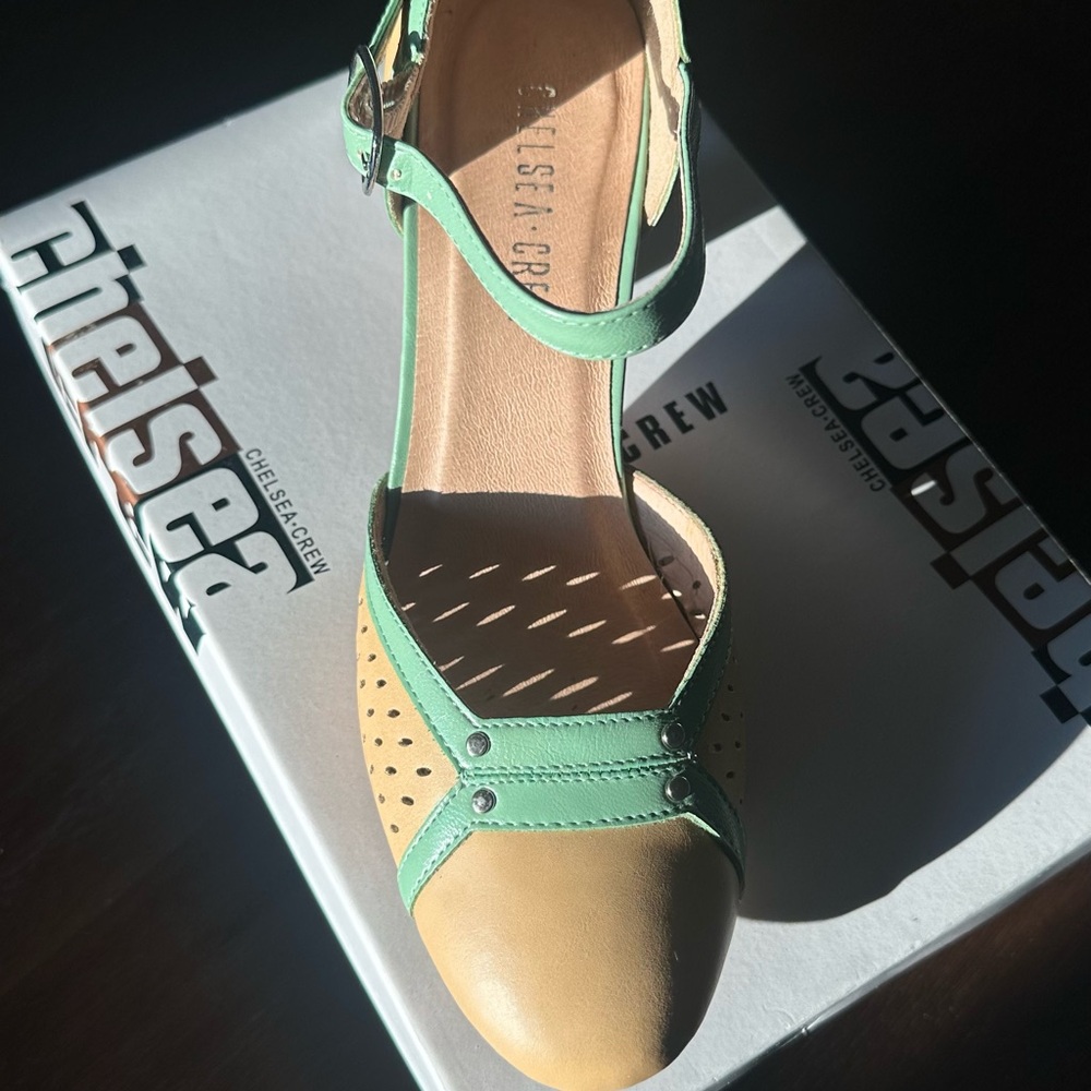 Chelsea Crew Green and Tan Heeled Shoes with Decorative Cutouts